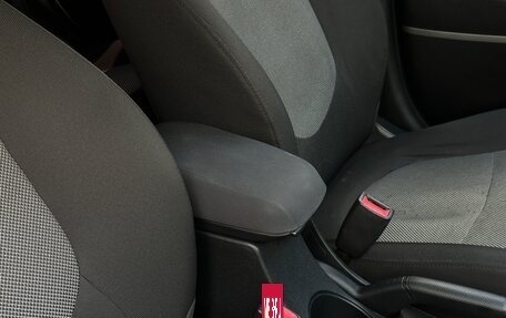 Hyundai Solaris II рестайлинг, 2011 год, 700 000 рублей, 29 фотография