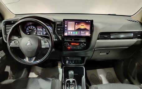 Mitsubishi Outlander III рестайлинг 3, 2019 год, 1 750 000 рублей, 14 фотография