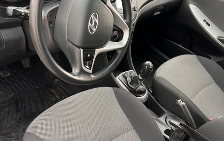 Hyundai Solaris II рестайлинг, 2013 год, 750 000 рублей, 8 фотография