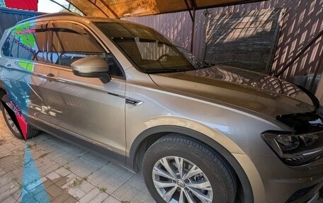 Volkswagen Tiguan II, 2020 год, 2 500 000 рублей, 3 фотография