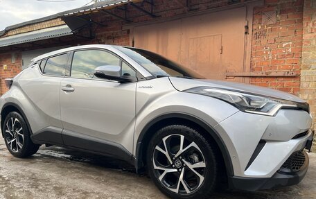 Toyota C-HR I рестайлинг, 2018 год, 2 750 000 рублей, 6 фотография