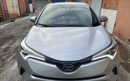 Toyota C-HR I рестайлинг, 2018 год, 2 750 000 рублей, 3 фотография