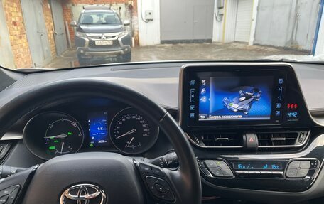 Toyota C-HR I рестайлинг, 2018 год, 2 750 000 рублей, 18 фотография
