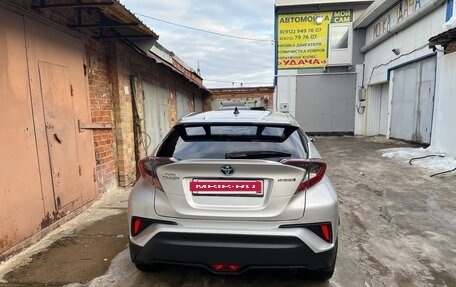 Toyota C-HR I рестайлинг, 2018 год, 2 750 000 рублей, 9 фотография