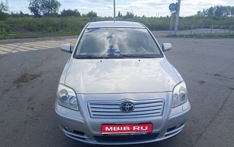Toyota Avensis III рестайлинг, 2004 год, 750 000 рублей, 1 фотография