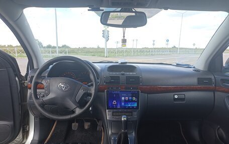 Toyota Avensis III рестайлинг, 2004 год, 750 000 рублей, 5 фотография