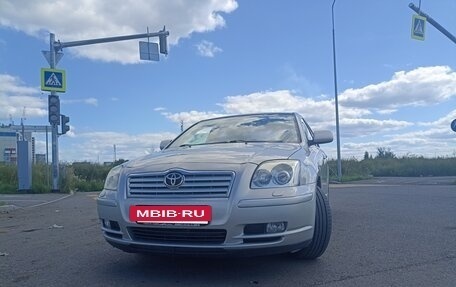 Toyota Avensis III рестайлинг, 2004 год, 750 000 рублей, 8 фотография