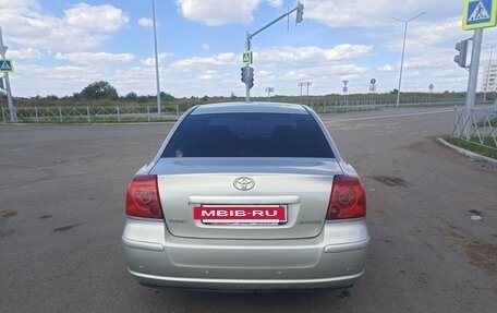 Toyota Avensis III рестайлинг, 2004 год, 750 000 рублей, 3 фотография