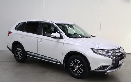 Mitsubishi Outlander III рестайлинг 3, 2017 год, 1 760 000 рублей, 1 фотография