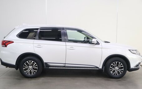 Mitsubishi Outlander III рестайлинг 3, 2017 год, 1 760 000 рублей, 2 фотография