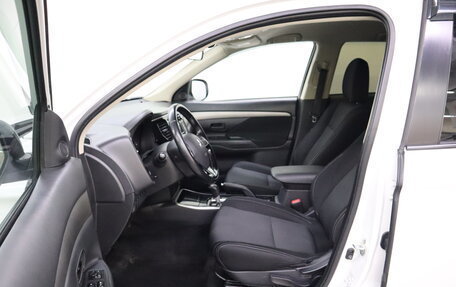 Mitsubishi Outlander III рестайлинг 3, 2017 год, 1 760 000 рублей, 11 фотография