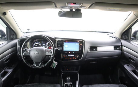 Mitsubishi Outlander III рестайлинг 3, 2017 год, 1 760 000 рублей, 14 фотография