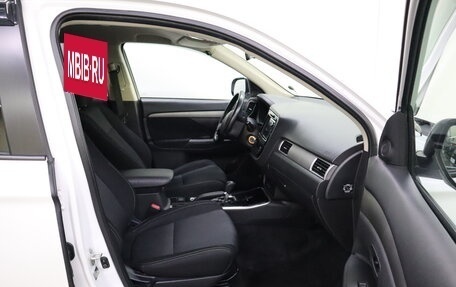 Mitsubishi Outlander III рестайлинг 3, 2017 год, 1 760 000 рублей, 13 фотография