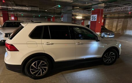 Volkswagen Tiguan II, 2018 год, 2 680 000 рублей, 4 фотография