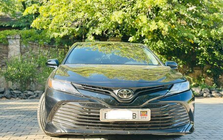 Toyota Camry, 2018 год, 2 250 000 рублей, 2 фотография