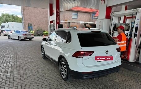 Volkswagen Tiguan II, 2018 год, 2 680 000 рублей, 2 фотография