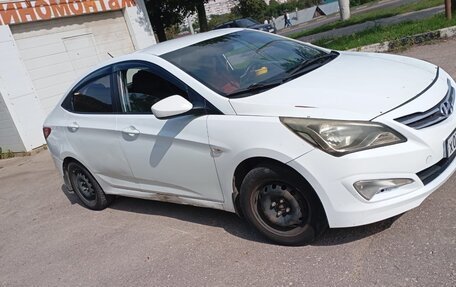 Hyundai Solaris II рестайлинг, 2015 год, 420 000 рублей, 3 фотография