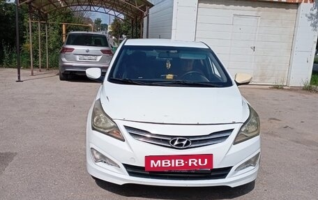 Hyundai Solaris II рестайлинг, 2015 год, 420 000 рублей, 2 фотография