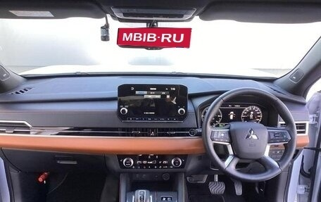 Mitsubishi Outlander, 2022 год, 2 949 000 рублей, 10 фотография