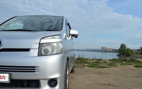 Toyota Voxy II, 2008 год, 1 250 000 рублей, 5 фотография