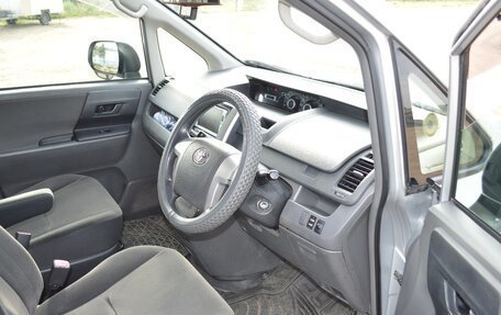 Toyota Voxy II, 2008 год, 1 250 000 рублей, 7 фотография