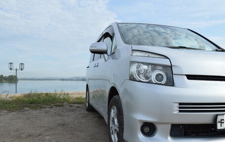 Toyota Voxy II, 2008 год, 1 250 000 рублей, 12 фотография