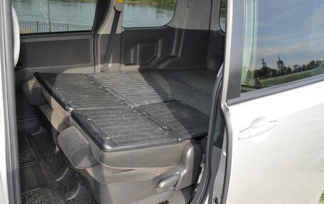 Toyota Voxy II, 2008 год, 1 250 000 рублей, 15 фотография