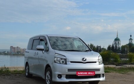 Toyota Voxy II, 2008 год, 1 250 000 рублей, 2 фотография
