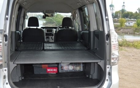 Toyota Voxy II, 2008 год, 1 250 000 рублей, 14 фотография