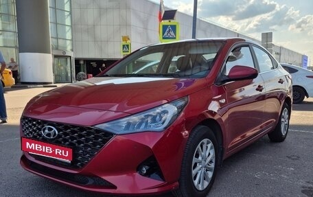 Hyundai Solaris II рестайлинг, 2021 год, 1 350 000 рублей, 2 фотография