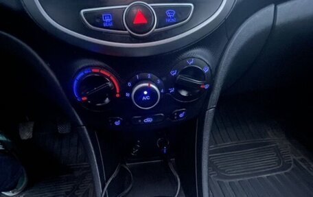 Hyundai Solaris II рестайлинг, 2012 год, 830 000 рублей, 14 фотография