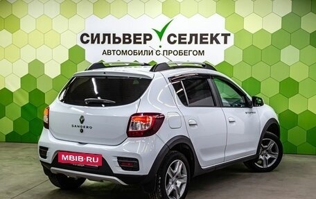Renault Sandero II рестайлинг, 2021 год, 1 300 000 рублей, 2 фотография