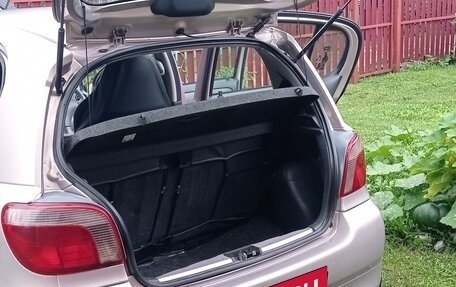 Toyota Vitz, 2000 год, 330 000 рублей, 2 фотография