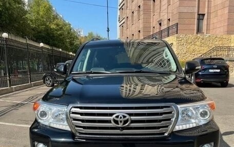Toyota Land Cruiser 200, 2014 год, 4 400 000 рублей, 2 фотография