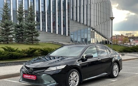 Toyota Camry, 2018 год, 2 590 000 рублей, 1 фотография