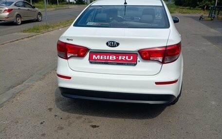 KIA Rio III рестайлинг, 2016 год, 980 000 рублей, 1 фотография