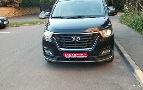 Hyundai H-1 II рестайлинг, 2019 год, 2 500 000 рублей, 1 фотография