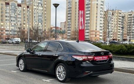 Toyota Camry, 2018 год, 2 590 000 рублей, 4 фотография
