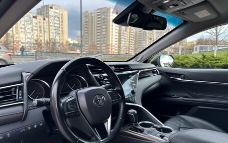 Toyota Camry, 2018 год, 2 590 000 рублей, 19 фотография