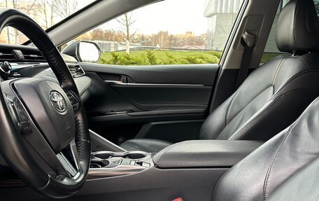 Toyota Camry, 2018 год, 2 590 000 рублей, 20 фотография