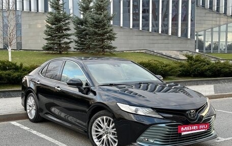 Toyota Camry, 2018 год, 2 590 000 рублей, 10 фотография