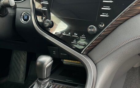 Toyota Camry, 2018 год, 2 590 000 рублей, 32 фотография