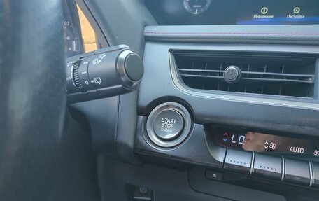 Lexus UX I, 2019 год, 3 080 000 рублей, 26 фотография