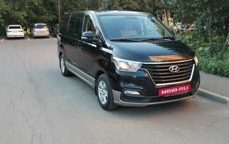 Hyundai H-1 II рестайлинг, 2019 год, 2 500 000 рублей, 12 фотография
