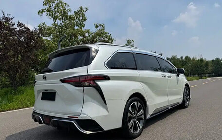 Toyota Granvia, 2025 год, 4 680 013 рублей, 4 фотография