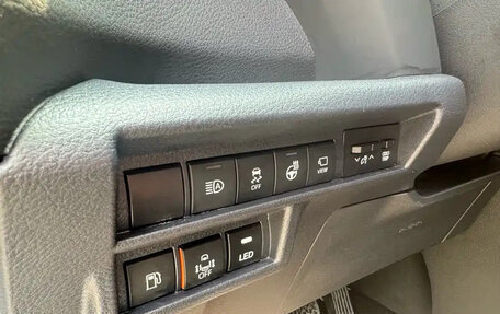Toyota Granvia, 2025 год, 4 680 013 рублей, 6 фотография