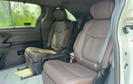 Toyota Granvia, 2025 год, 4 680 013 рублей, 13 фотография