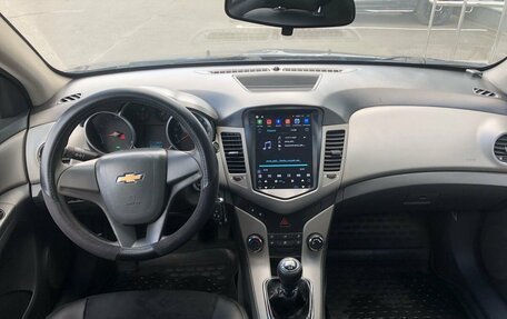 Chevrolet Cruze II, 2010 год, 595 000 рублей, 10 фотография