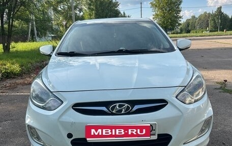 Hyundai Solaris II рестайлинг, 2012 год, 580 000 рублей, 1 фотография