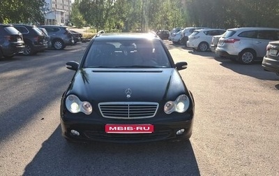 Mercedes-Benz C-Класс, 2004 год, 700 000 рублей, 1 фотография